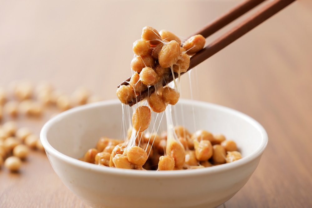 Natto-mit-Vitamin-K2-in-Grossaufnahme