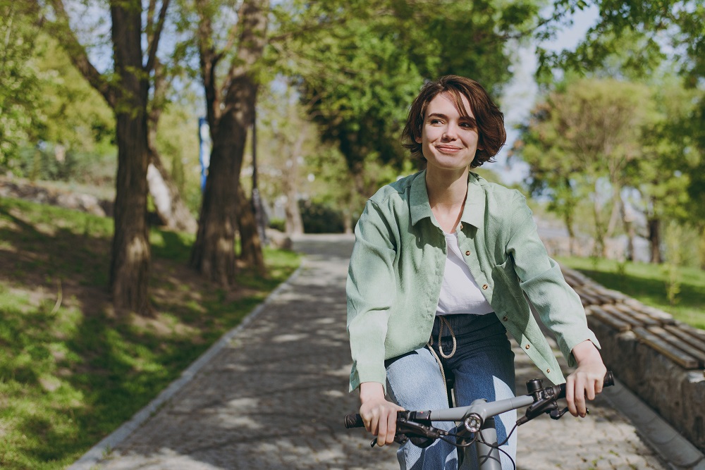 Frau_Fahrrad_SiliciumwkuQW4dPG8YG4